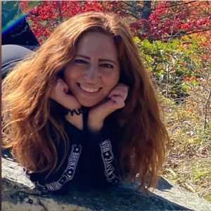 Meet your Posher, Dina